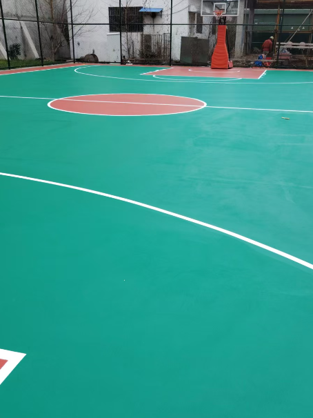 舒城 球场长期使用易出现地面开裂
